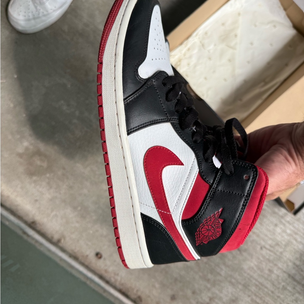 Nike Black and White Sneakers High-Top Iconic Design